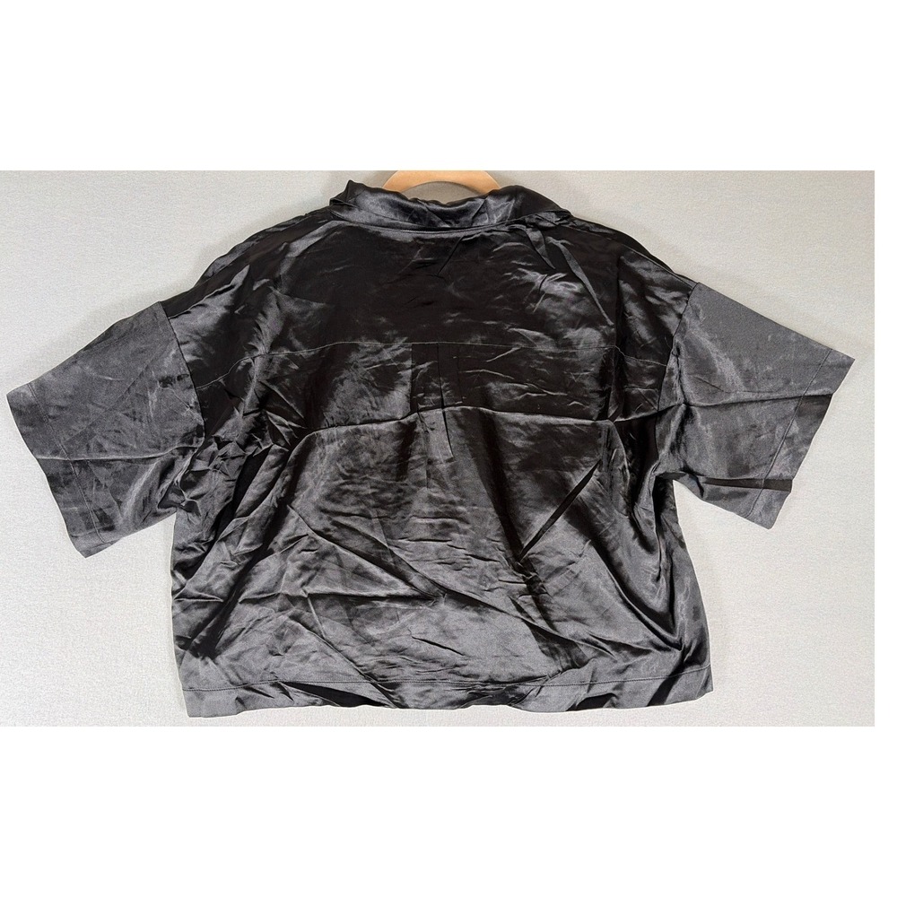 Forever 21 Womens Black Satin Cropped Button Up Short Sleeve Blouse Large 0552 - Picture 3 of 5